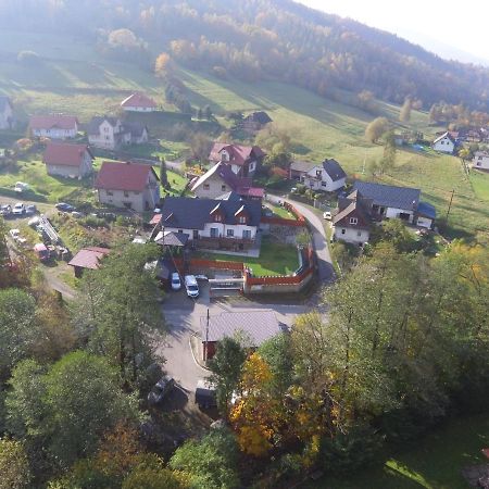 Dom Pod Groniem Hotell Rzyki Exteriör bild