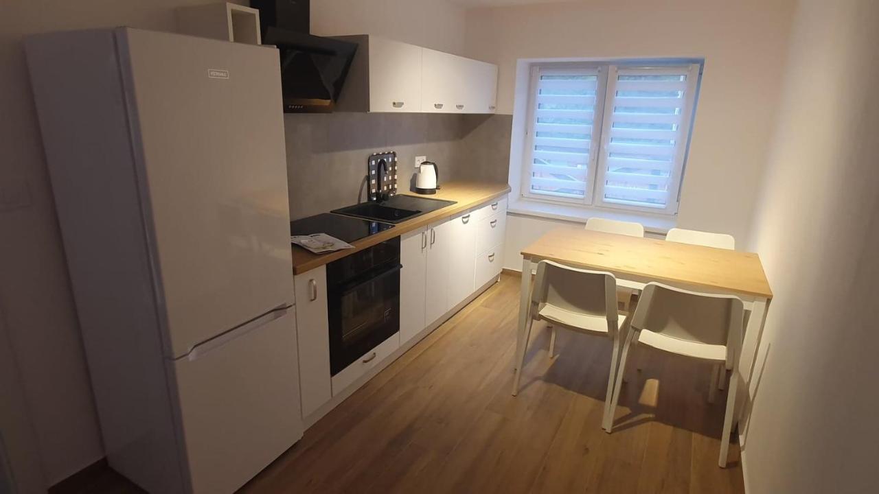 Dom Pod Groniem Hotell Rzyki Exteriör bild