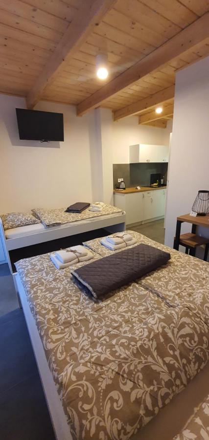 Dom Pod Groniem Hotell Rzyki Exteriör bild