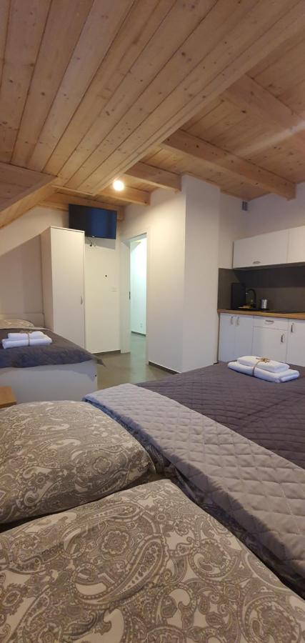 Dom Pod Groniem Hotell Rzyki Exteriör bild